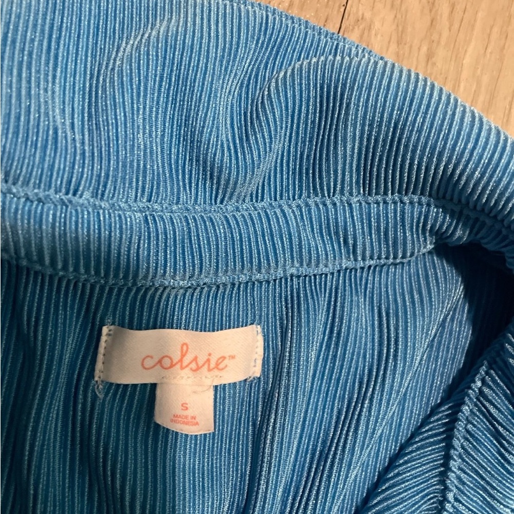 Colsie Textured Blue Top - Picture 2 of 2